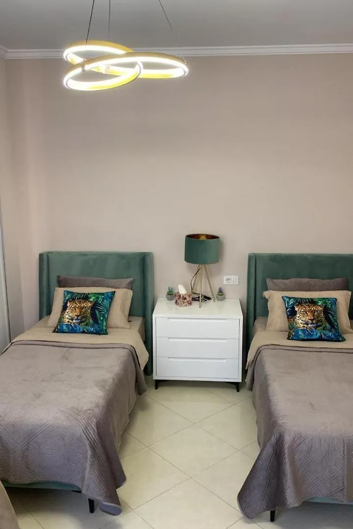 Deluxe Apartment Fier 0*,